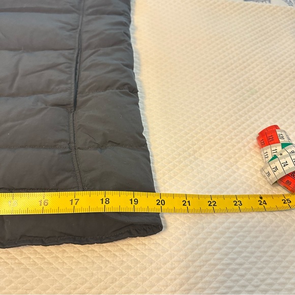 Lululemon women black vest
90% Grey goose down
10% Goose feathers - Picture 8 of 10